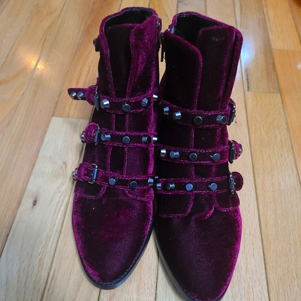 Gianni Bini Velvet Buckle Ankle Booties size 10